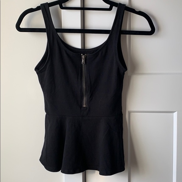 💙3/$30 | EXPRESS black zip back peplum top - Picture 3 of 4